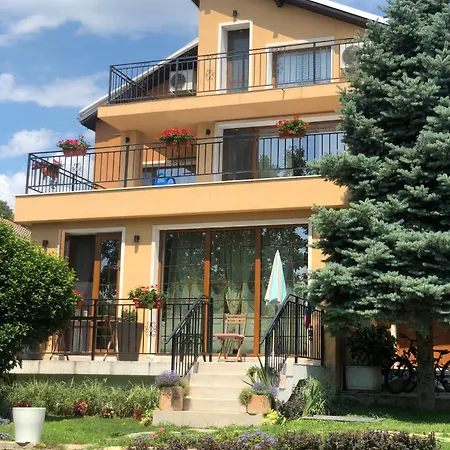 Modern With Garden In Evksinograd, By Flat Manаger Βίλα