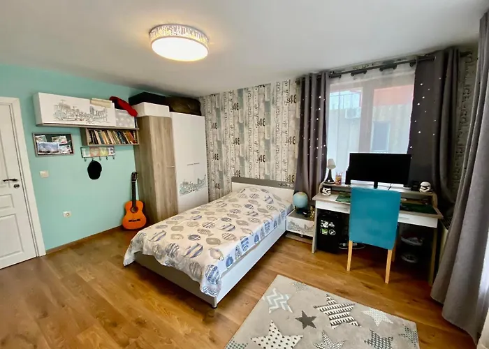 Modern With Garden In Evksinograd, By Flat Manаger Βίλα