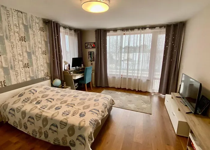 Modern With Garden In Evksinograd, By Flat Manаger Βίλα