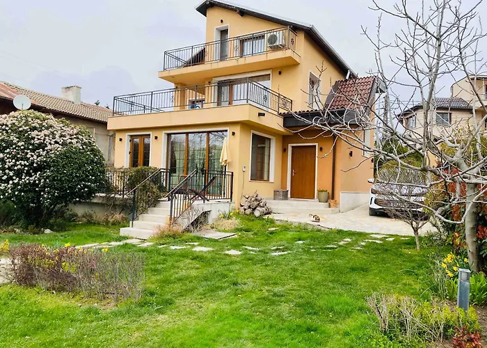 Modern With Garden In Evksinograd, By Flat Manаger Βίλα *