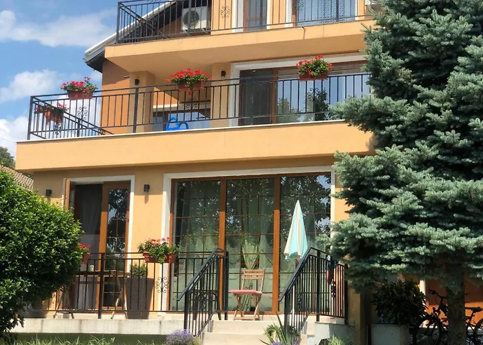 Modern With Garden In Evksinograd, By Flat Manаger Βίλα